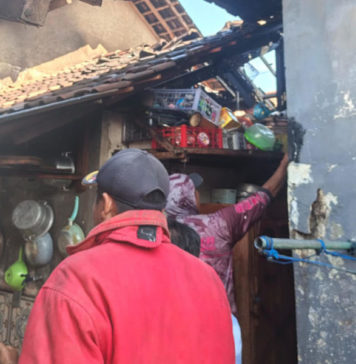 Rumah Warga di Pengambengan Terbakar, Atap dan Peralatan Dapur Hangus