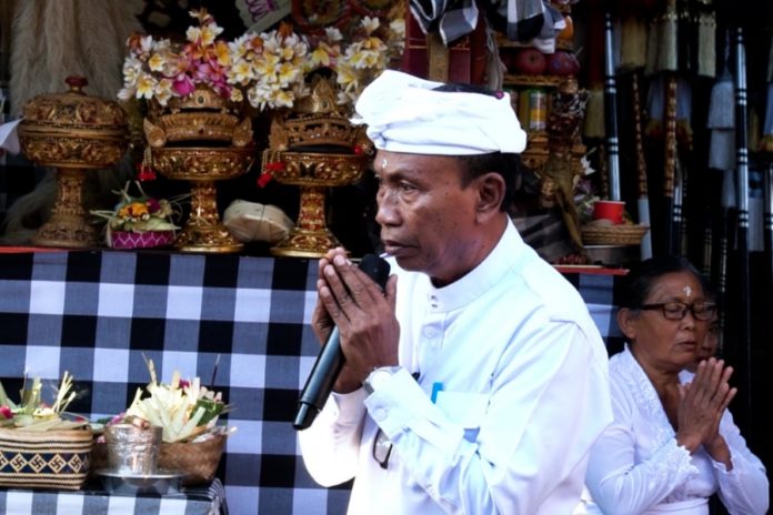 Saat Pujawali Pura Dalem Sari, Bendesa Adat Kapal Ajak Warga Jaga Persatuan 1