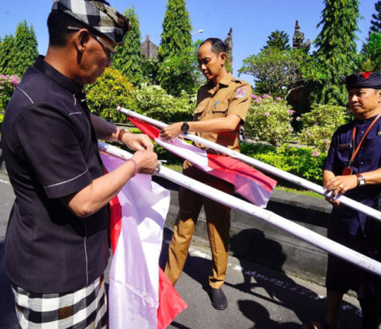 Sambut HUT ke-81 RI, Bupati Satria Pimpin Aksi Pemasangan Bendera Merah Putih di Titik Strategis