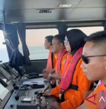 SAR Cari 5 Penumpang KMP Putri Yasmin di Selat Lombok