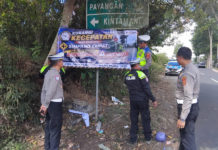 Satlantas Pasang Spanduk Imbauan di Titik Rawan Lakalantas