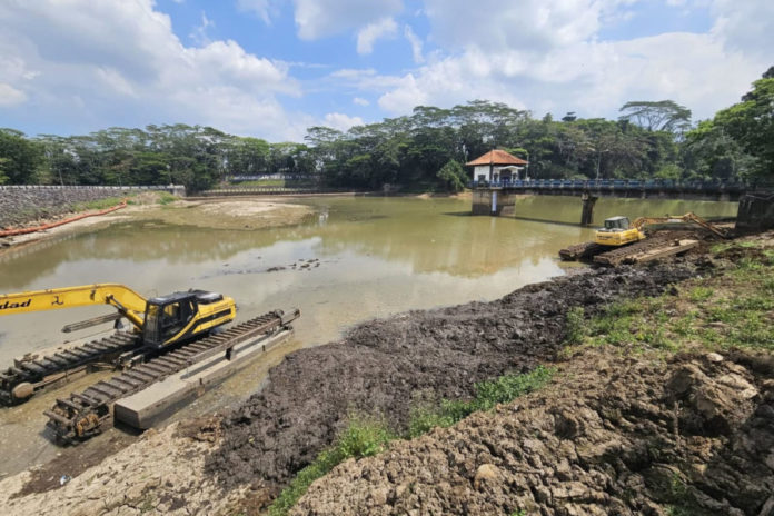 Sedimen Bendungan Telaga Tunjung Mulai Dikeruk 1