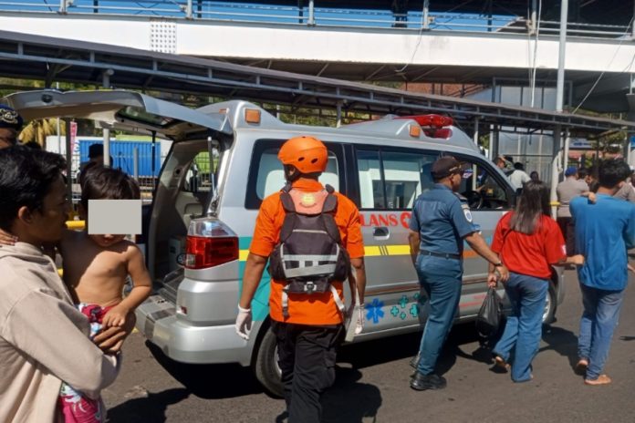 Terbakar Di Perairan Lombok, Puluhan Penumpang KMP Putri Yasmin Dievakuasi Ke Padangbai Karangasem 1