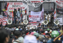 Terima Komitmen Pimpinan DPR, Massa AMPB Bubarkan Diri