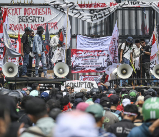 Terima Komitmen Pimpinan DPR, Massa AMPB Bubarkan Diri