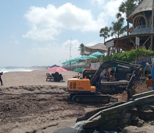 Tidaklanjuti Temuan DLHK Badung, Manajemen Beach Club di Berawa Tangani Genangan Limbah