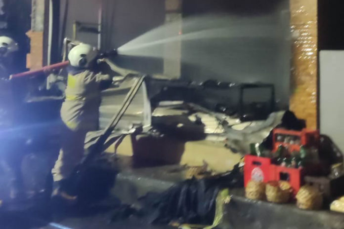Toko Sembako Terbakar Di Mengwi, Kerugian Ratusan Juta 1