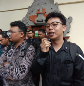 Tomy Wiria, Aktivis Aksi “Bali Tidak Diam” Dituntut Enam Bulan Penjara