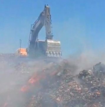 TPA Suwung Terbakar, Dua Alat Berat Dikerahkan Padamkan Api