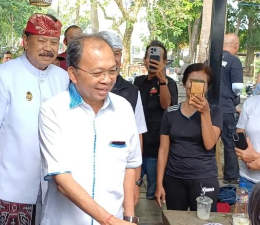 Traktiran Gratis di Tabanan Disambut Antusias Warga, Koster Ajak Masyarakat Ramaikan UMKM Lokal