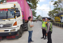 Truk Masih Nekat Parkir di Depan Terminal Mengwi, Dishub Badung Siapkan Sanksi