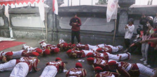 Tuntaskan 45 KM, Siswa SMARAK Bayar Kaul Push Up 15 Kali di Garis Finish
