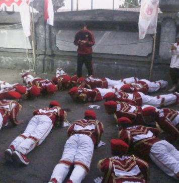 Tuntaskan 45 KM, Siswa SMARAK Bayar Kaul Push Up 15 Kali di Garis Finish