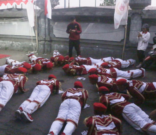 Tuntaskan 45 KM, Siswa SMARAK Bayar Kaul Push Up 15 Kali di Garis Finish