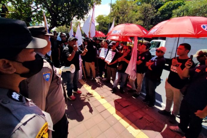 Usai Jalani Pemeriksaan Kesehatan, Puluhan Penumpang Dipulangkan 1