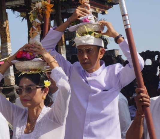 Wakil Bupati Klungkung Hadiri Panyineban dan Nuek Bagia Pule Kerthi di Pura Gelap Besakih