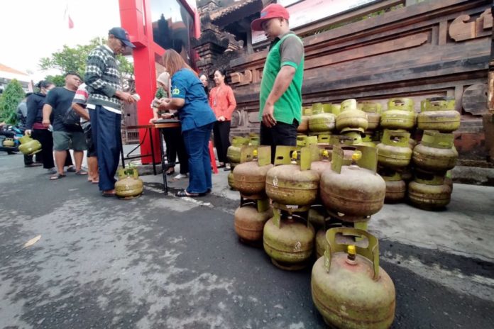 100 Tabung LPG Di Pasar Murah Tegal Harum Ludes Dalam Hitungan Menit 1