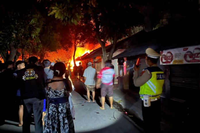 7 Ruko Dan 1 Rumah Terbakar Di Tejakula, Kerugian Ratusan Juta Rupiah 1