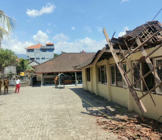 Bangunan Lawas, Tiga Ruang Kelas SDN 3 Kalibukbuk Roboh