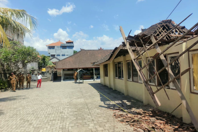 Bangunan Lawas, Tiga Ruang Kelas SDN 3 Kalibukbuk Roboh 1