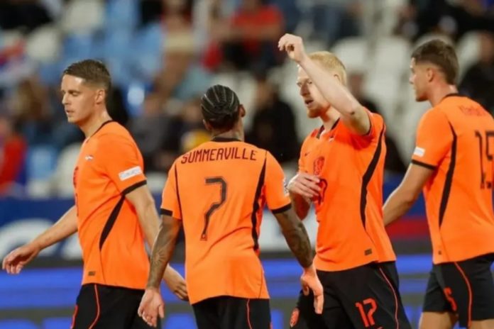 Belanda Tundukkan Serbia, Meerdink Jadi Pahlawan De Oranje 1