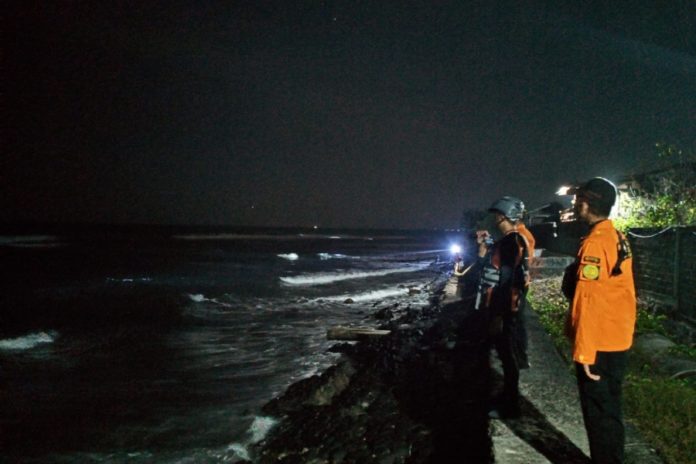 Berenang Di Pantai Gerokgak, Anak 11 Tahun Terseret Arus 1
