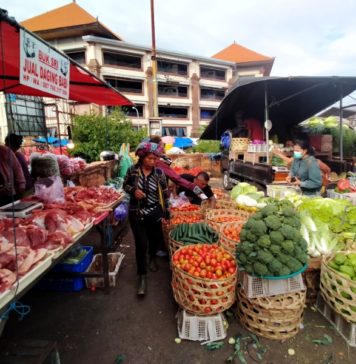 Pedagang Kumbasari Pindah dari Pelataran Pasar Badung