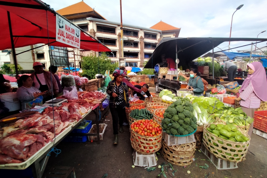Pedagang Kumbasari Pindah dari Pelataran Pasar Badung