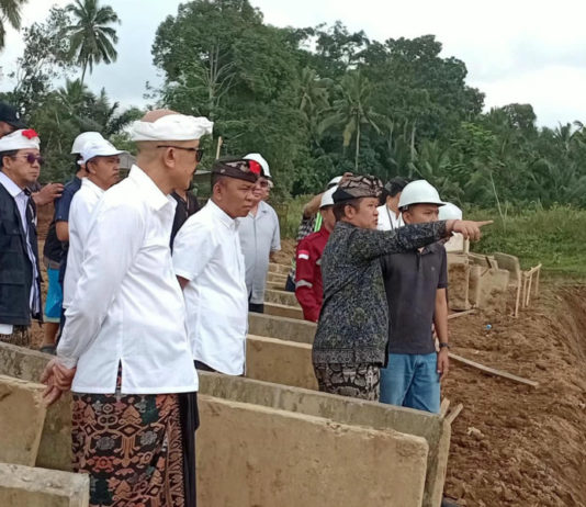 Bupati Cek Proyek Sport Center, Lintasan Dipastikan Berstandar Internasional