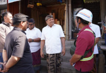 Cek Pengerjaan Jalan Kabupaten, Bupati Mahayastra Minta Pelaksana Proyek Perhatikan Mutu dan Progres