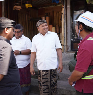 Cek Pengerjaan Jalan Kabupaten, Bupati Mahayastra Minta Pelaksana Proyek Perhatikan Mutu dan Progres