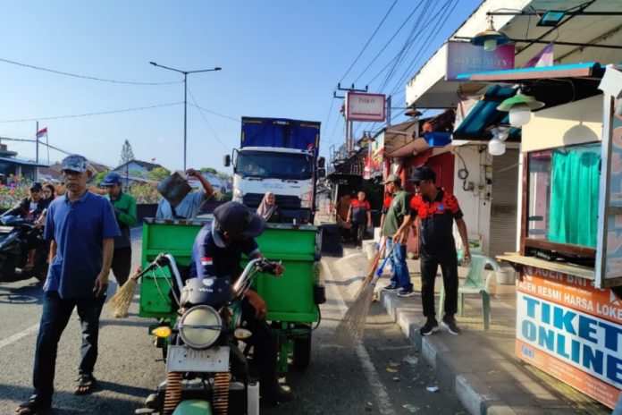 Dampak Antrean Menuju Pelabuhan, Sampah Berserakan Di Gilimanuk 1