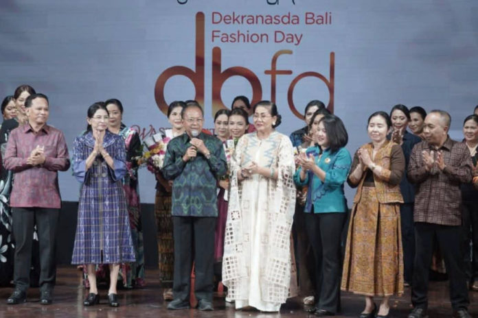 Dekranasda Karangasem Tampil Di Bali Fashion Day 2026, Ingin Endek Semakin Dikenal Dunia 1