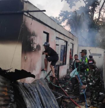 Diduga Gegara Bakar Sampah, Rumah Pensiunan Guru di Ambengan Terbakar