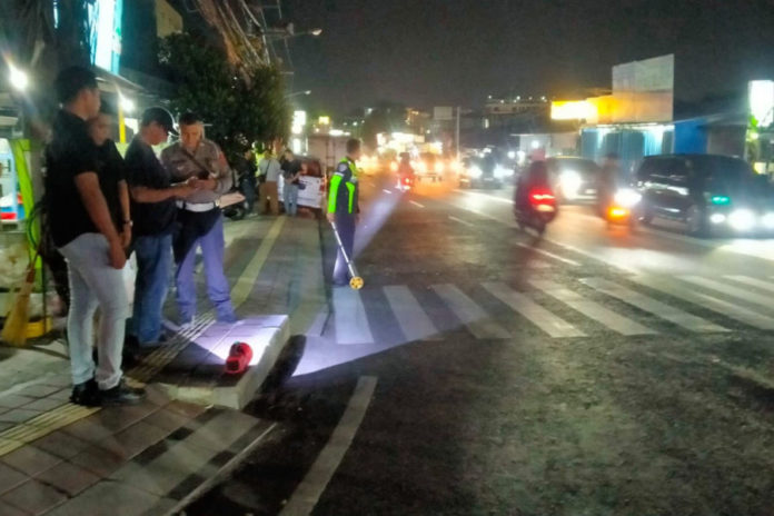 Diduga Terobos Lampu Merah, Lansia Di Denpasar Tewas Ditabrak Truk Boks 1