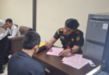 Dilimpahkan ke Kejari Klungkung, Tersangka Pembunuhan Pedagang Lawar Terancam Hukuman Mati