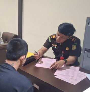 Dilimpahkan ke Kejari Klungkung, Tersangka Pembunuhan Pedagang Lawar Terancam Hukuman Mati