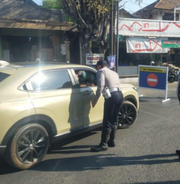 Dishub Buleleng Alihkan Arus Lalu Lintas Selama Pengaspalan Jalan Pattimura