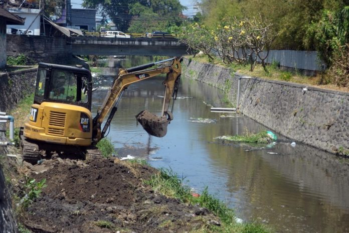 Dua Trash Barrier Akan Dipasang Di Dam Buagan Dan Tukad Mati 1