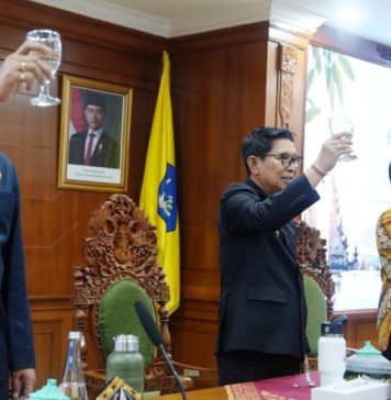 Gandeng ITS Surabaya, Pemkab Badung Rilis AMDK Botol Kaca Baliss Ramah Lingkungan