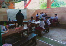 Gedung Sekolah Direvitalisasi, Siswa SDN 2 Tembuku Belajar di Balai Desa