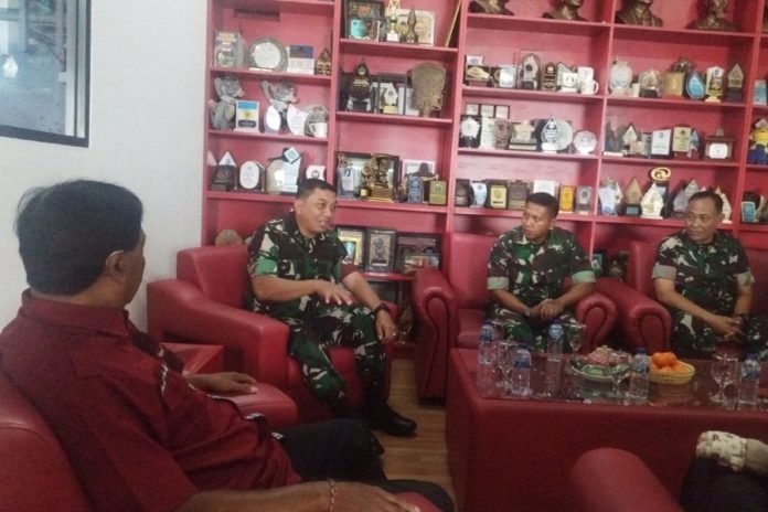 Gempa Susulan Terus Terjadi Di NTT, Kodam IX/Udayana Bangun Tenda Kelas Untuk Anak Anak 1