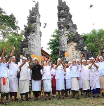 Gubernur Koster Ajak Krama Bali Memuliakan Satwa dan Alam Melalui Perayaan Tumpek Uye