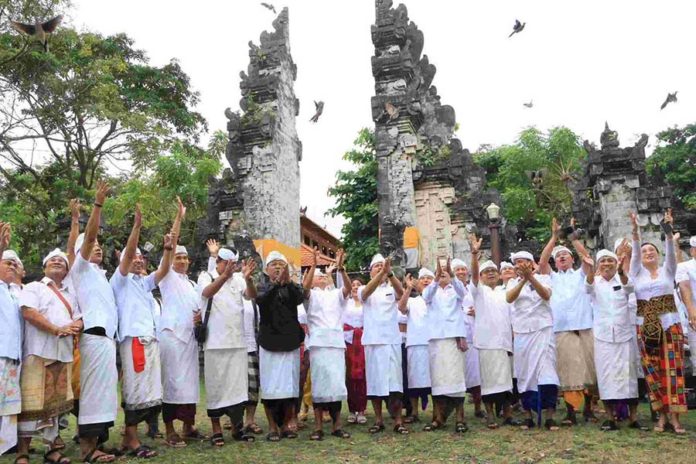 Gubernur Koster Ajak Krama Bali Memuliakan Satwa Dan Alam Melalui Perayaan Tumpek Uye 1