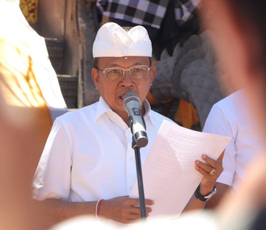 Gubernur Koster Beri Batas April 2027, Semua Pihak Wajib Gunakan Aksara Bali