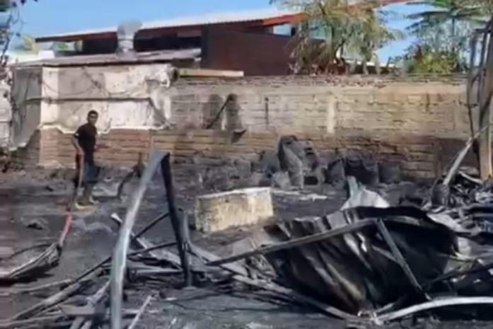 Gudang Kelontong Di Samplangan Terbakar, Kerugian Diperkirakan Capai Rp1,5 Miliar 1