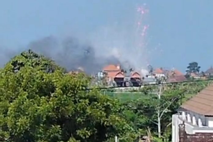 Gudang Kembang Api Di Jalan Siulan Terbakar, Dua Masuk RS Dan Belasan Sepeda Motor Hangus 1