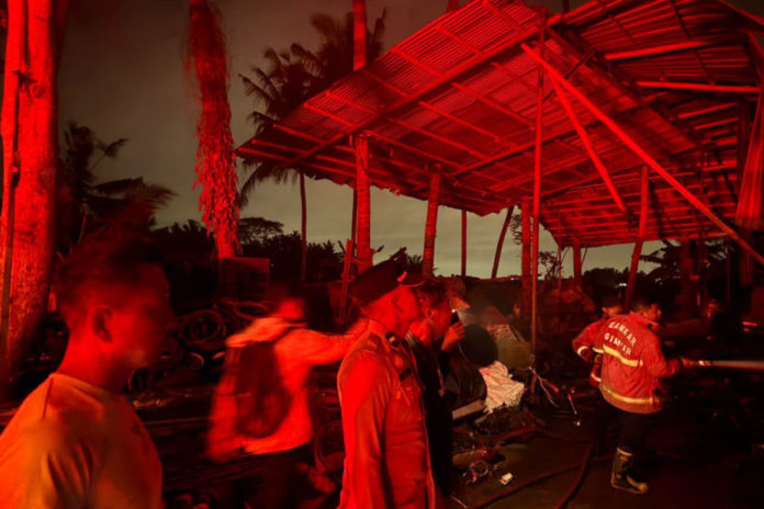 Gudang Rongsokan Di Desa Sidan Terbakar, Kerugian Ditaksir Rp30 Juta 1