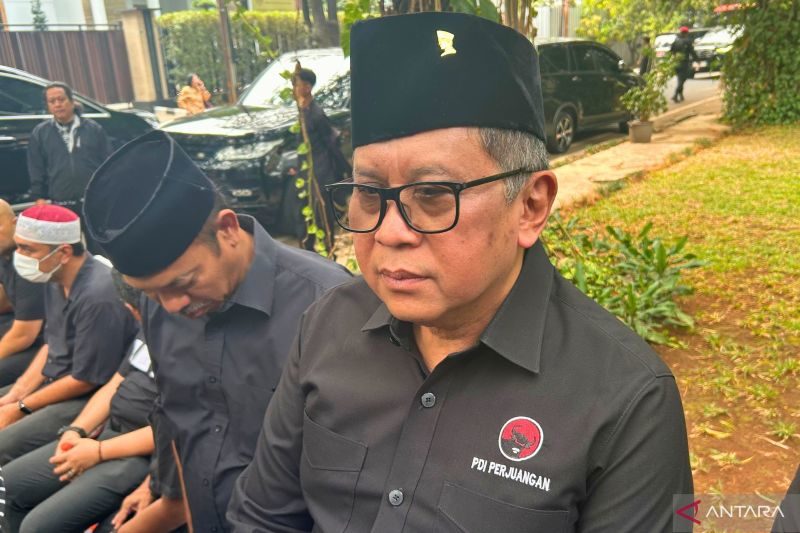Guruh Soekarnoputra Dimakamkan di TPU Karet Bivak, Bersebelahan dengan Pusara Fatmawati
