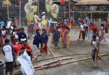 Jaga Kebersihan Pura, Panitia Karya di Pura Hulundanu Batur Gandeng Sekolah dan Organisasi Lokal